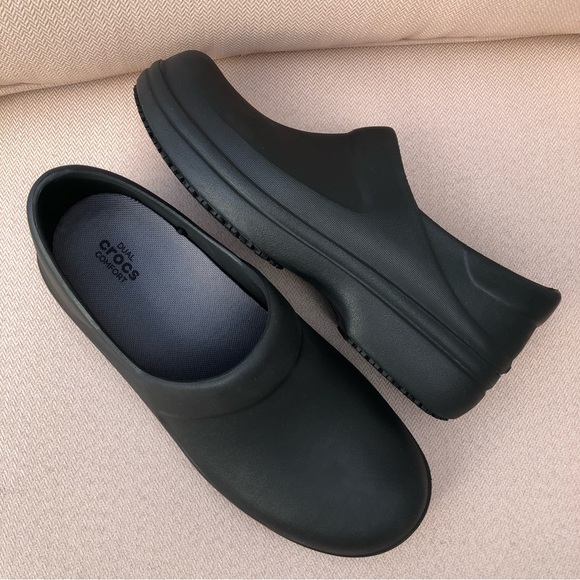 Crocs Women’s Neria Pro II slip-resistant Work Black Clocg 9 - Picture 2 of 11